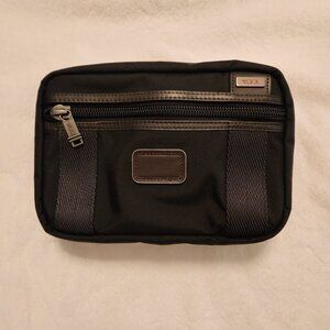 Tumi dopp kit